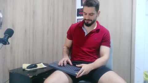 Aaron kwok online show from 11/19/25, 12:43