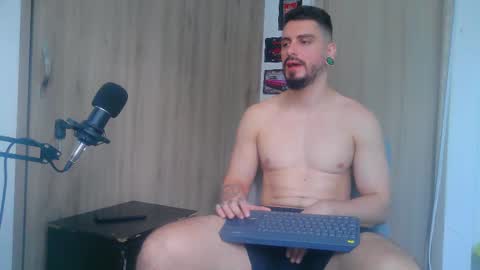 Aaron kwok online show from 11/23/25, 09:14