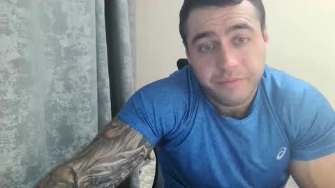 Snapshot of aaron_royal chatting on 09/15/25, 03:01 Davin tayl online show from 09/15/25, 03:01