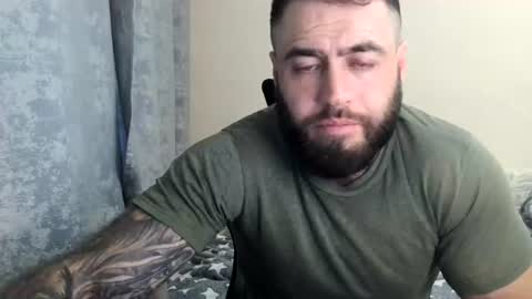 Snapshot of aaron_royal chatting on 06/12/26, 03:33 Davin tayl online show from 06/12/26, 03:33