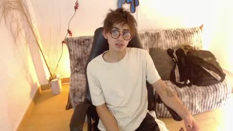 Aaron online show from 02/04/26, 01:39