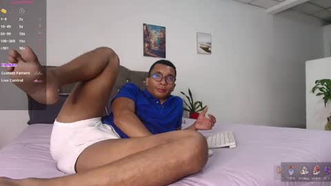 Snapshot of aaronblack1_ chatting on 06/03/26, 11:43 Heyy my name is Aaron online show from 06/03/26, 11:43