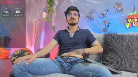 aaronfuentes7 online show from 10/17/25, 07:16