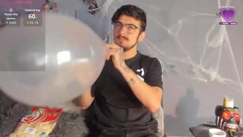 aaronfuentes7 online show from 10/19/25, 01:56