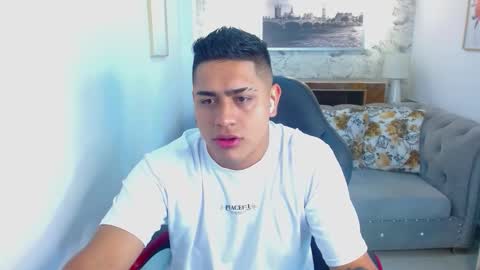 Snapshot of aaronn_12 chatting on 09/09/25, 12:05 Aaron online show from 09/09/25, 12:05