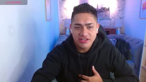 Snapshot of aaronn_12 chatting on 09/22/25, 12:07 Aaron online show from 09/22/25, 12:07