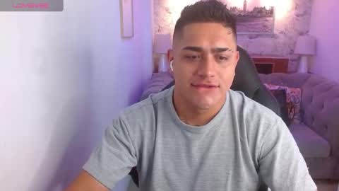 Snapshot of aaronn_12 chatting on 09/23/25, 12:08 Aaron online show from 09/23/25, 12:08