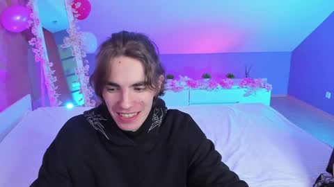 Snapshot of aataraxx chatting on 01/06/25, 08:07 Fiona and Harry online show from 01/06/25, 08:07