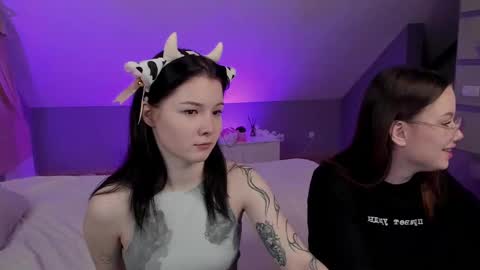 Snapshot of aataraxx chatting on 02/16/25, 02:54 Fiona and Harry online show from 02/16/25, 02:54