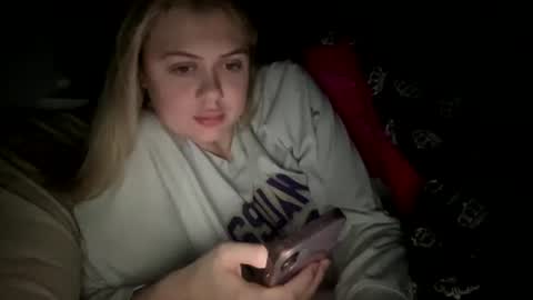 ababyy2901 online show from 11/25/25, 08:14