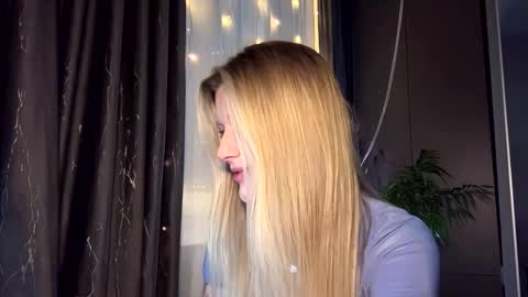 Snapshot of abbeyducklow chatting on 12/01/25, 03:28 Abbi online show from 12/01/25, 03:28