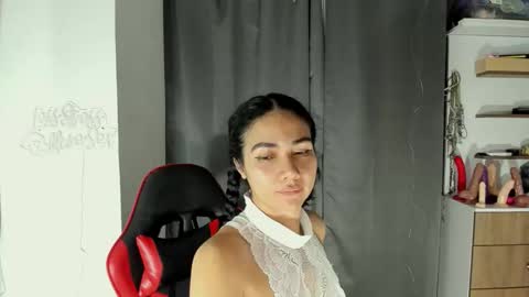 Snapshot of abbi_moon chatting on 04/30/26, 08:57 Martina online show from 04/30/26, 08:57