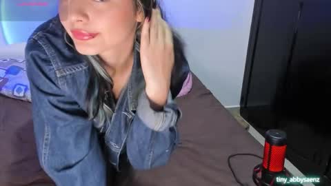 Abby Saenz online show from 10/08/25, 06:38