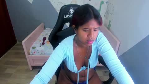 Snapshot of abby_t_ chatting on 03/08/25, 06:43 abby online show from 03/08/25, 06:43