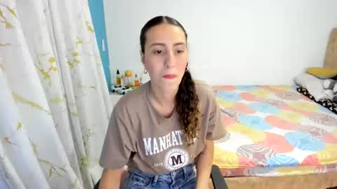Snapshot of abbyhowlland chatting on 07/05/26, 01:34 sara online show from 07/05/26, 01:34