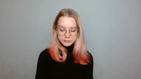 Snapshot of abbymoore__ chatting on 12/26/24, 10:59 Abby Lovense is active online show from 12/26/24, 10:59