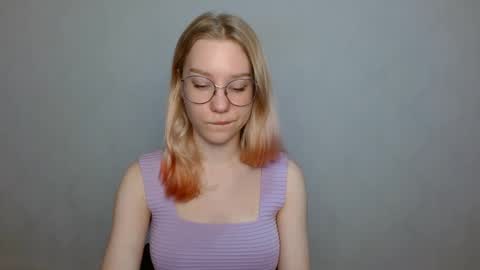 Snapshot of abbymoore__ chatting on 01/10/25, 08:18 Abby Lovense is active online show from 01/10/25, 08:18