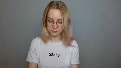 Snapshot of abbymoore__ chatting on 01/13/25, 10:14 Abby Lovense is active online show from 01/13/25, 10:14