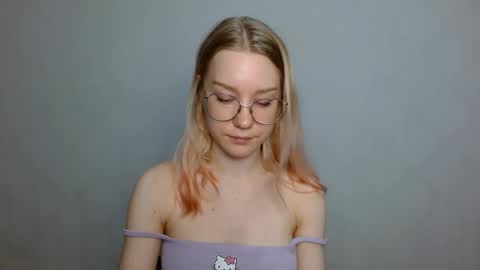 Snapshot of abbymoore__ chatting on 01/24/25, 12:20 Abby Lovense is active online show from 01/24/25, 12:20