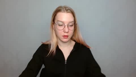 Snapshot of abbymoore__ chatting on 01/25/25, 08:42 Abby Lovense is active online show from 01/25/25, 08:42