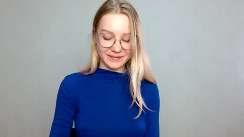 Snapshot of abbymoore__ chatting on 02/19/25, 10:34 Abby Lovense is active online show from 02/19/25, 10:34
