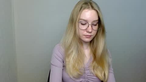 Abby Lovense is active online show from 11/10/25, 08:46