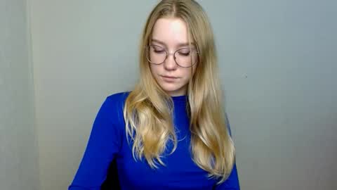 Abby Lovense is active online show from 11/17/25, 11:27