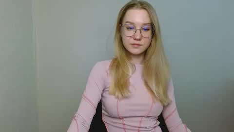 Snapshot of abbymoore__ chatting on 01/17/26, 11:04 Abby Lovense is active online show from 01/17/26, 11:04