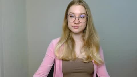 Abby Lovense is active online show from 03/29/26, 10:15