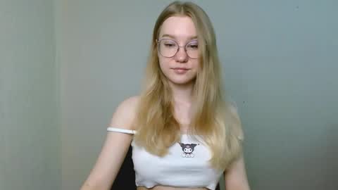Abby Lovense is active online show from 03/31/26, 10:48