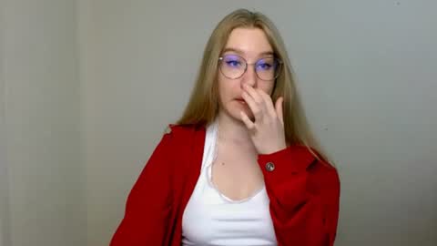 Snapshot of abbymoore__ chatting on 06/13/26, 10:35 Abby Lovense is active online show from 06/13/26, 10:35
