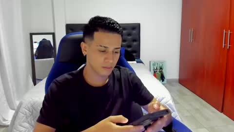 Independence model AbelAsburgo online show from 12/21/24, 02:30