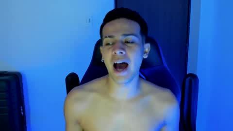 Independence model AbelAsburgo online show from 12/23/24, 04:33