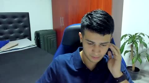 Independence model AbelAsburgo online show from 10/19/25, 04:57