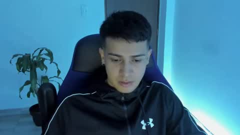 Independence model AbelAsburgo online show from 11/06/25, 12:55