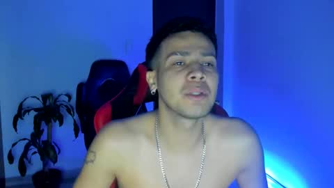 Independence model AbelAsburgo online show from 12/13/25, 11:21