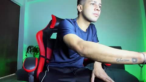 Independence model AbelAsburgo online show from 02/28/26, 12:22