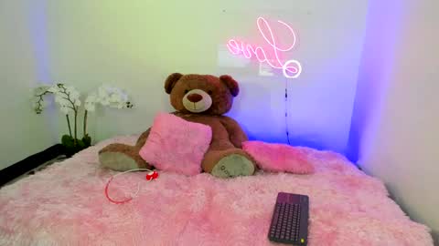 Snapshot of abellaconnor chatting on 01/15/25, 07:34 Abella and Kendra online show from 01/15/25, 07:34