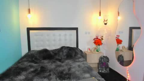 Snapshot of abellaconnor chatting on 10/21/25, 11:27 Abella and Kendra online show from 10/21/25, 11:27