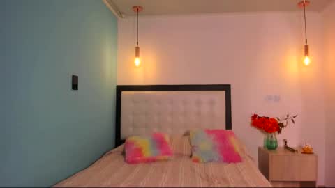  Abella and Kendra  online show from 11/18/25, 11:15