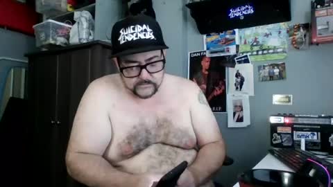 Snapshot of abennett76 chatting on 06/26/26, 01:37 AJ online show from 06/26/26, 01:37