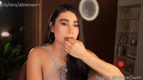 abie_owen online show from 05/12/26, 11:46
