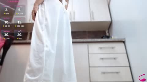 Snapshot of abril_beltran_ chatting on 11/03/25, 10:42 Abril Beltran online show from 11/03/25, 10:42