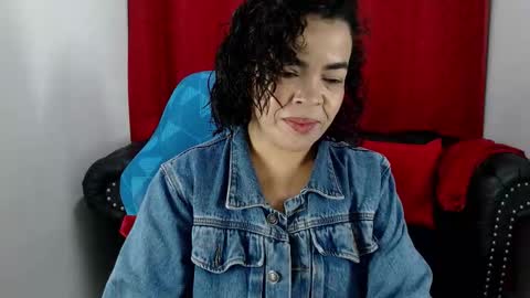 Snapshot of abril_beltran_ chatting on 11/25/25, 11:43 Abril Beltran online show from 11/25/25, 11:43