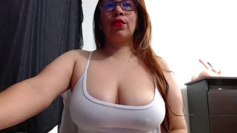 abril_bianchi online show from 10/31/25, 02:40