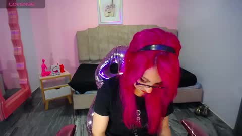 abril_ch_ online show from 09/11/25, 10:37