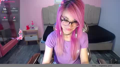 abril_ch_ online show from 10/24/25, 10:55