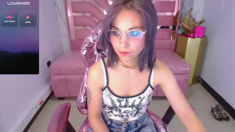 abril_ch_ online show from 03/26/26, 12:11