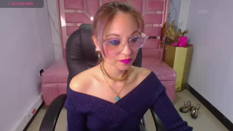 abril_ch_ online show from 04/19/26, 12:37