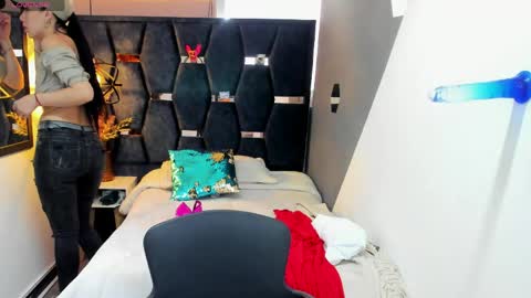 Abril Fox online show from 04/11/26, 08:24